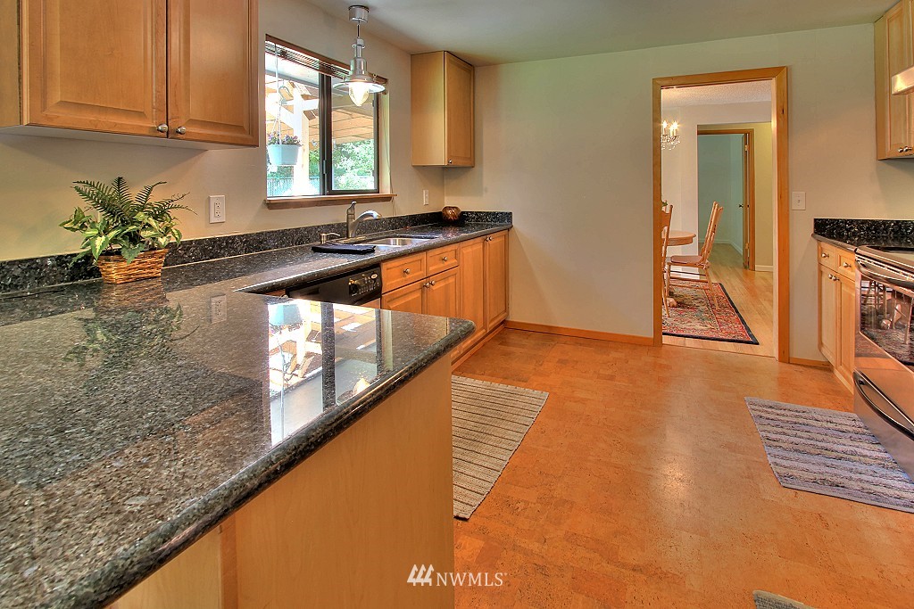 9511 235th Street Southwest Edmonds, WA 98020 - Photo 11 of 25 Gallery Image 11