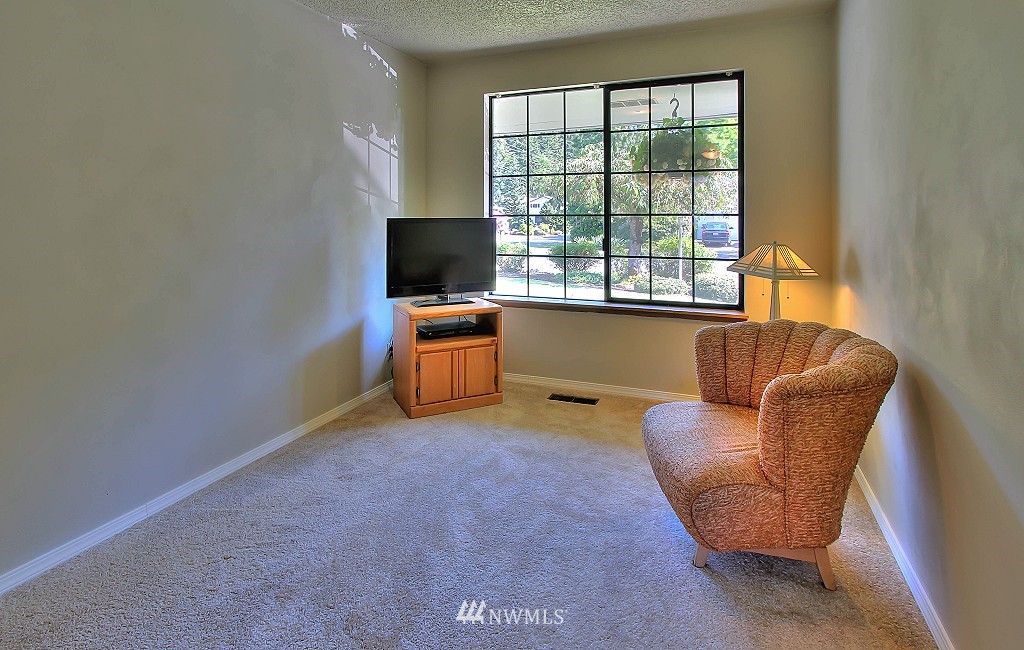 9511 235th Street Southwest Edmonds, WA 98020 - Photo 13 of 25 Gallery Image 13
