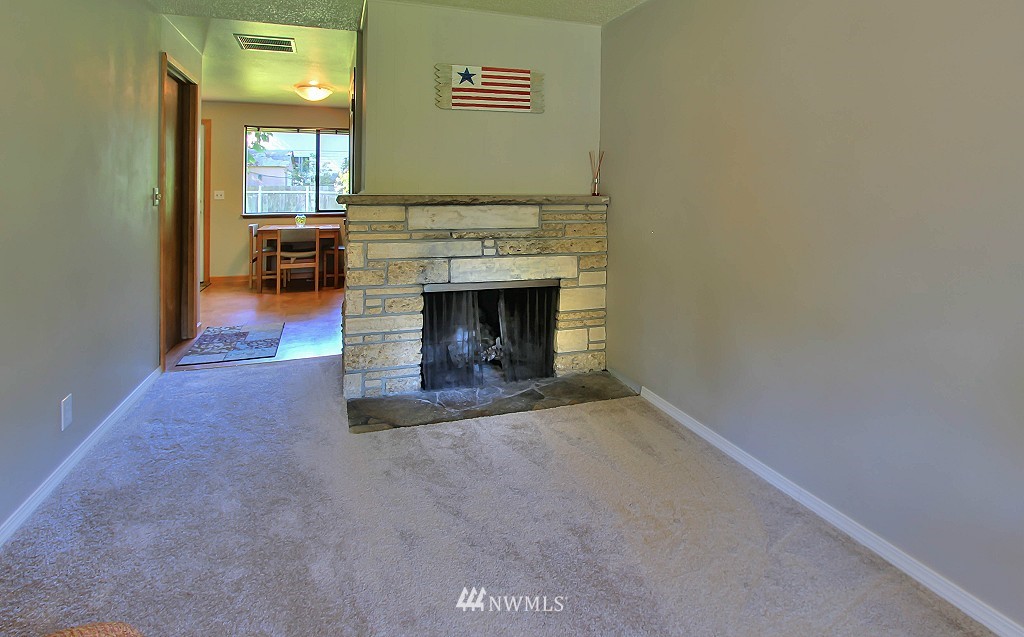 9511 235th Street Southwest Edmonds, WA 98020 - Photo 14 of 25 Gallery Image 14