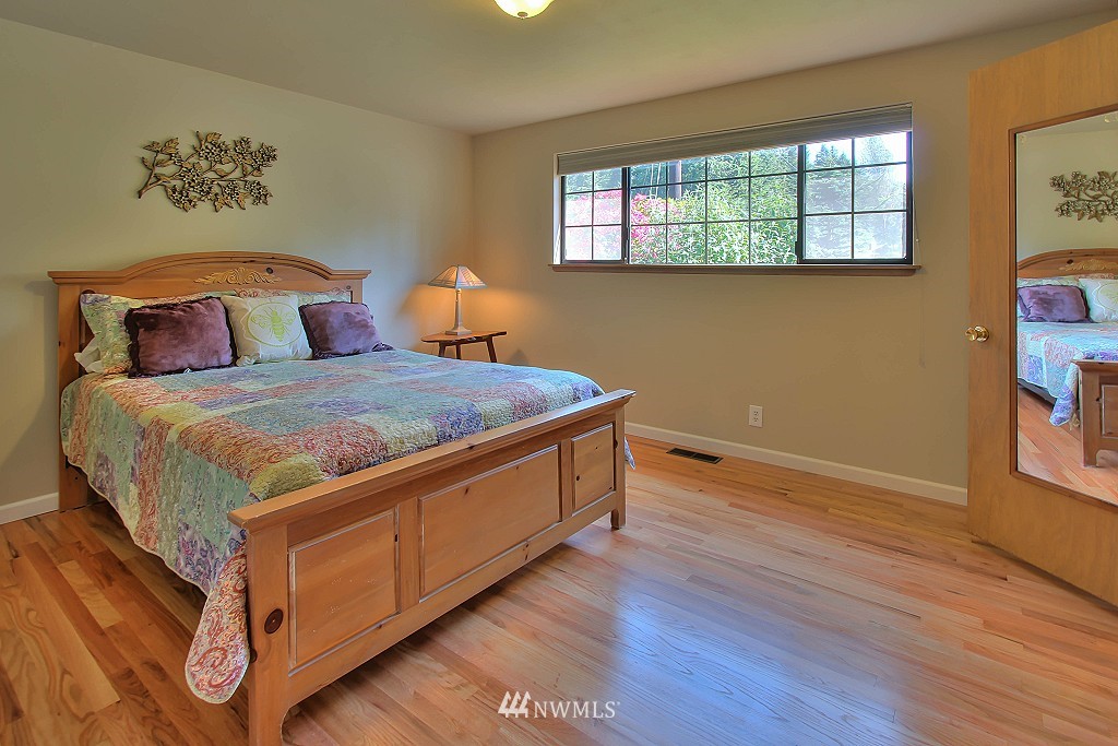 9511 235th Street Southwest Edmonds, WA 98020 - Photo 16 of 25 Gallery Image 16