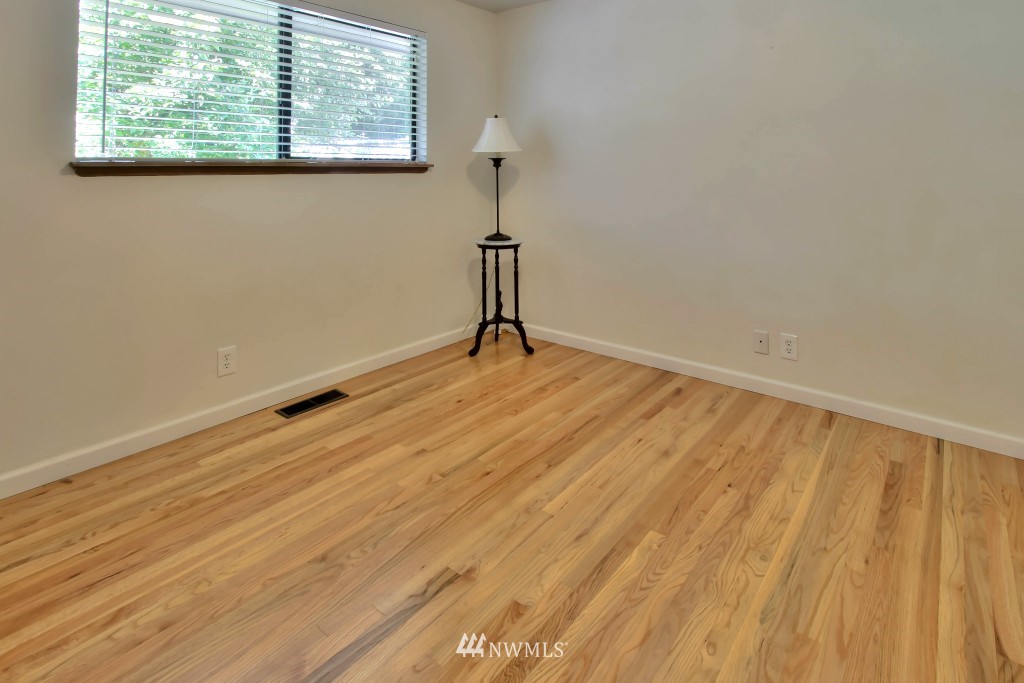 9511 235th Street Southwest Edmonds, WA 98020 - Photo 19 of 25 Gallery Image 19