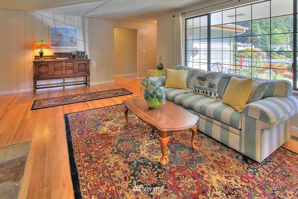 9511 235th Street Southwest Edmonds, WA 98020 - Photo 5 of 25 Gallery Image 5