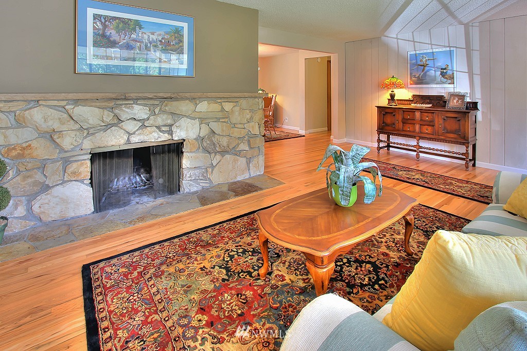 9511 235th Street Southwest Edmonds, WA 98020 - Photo 6 of 25 Gallery Image 6