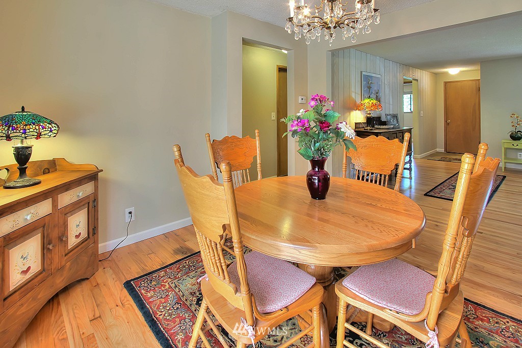 9511 235th Street Southwest Edmonds, WA 98020 - Photo 8 of 25 Gallery Image 8