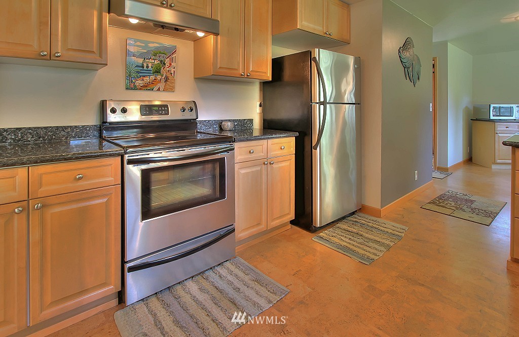 9511 235th Street Southwest Edmonds, WA 98020 - Photo 10 of 25 Gallery Image 10