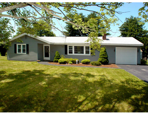 126 Lovejoy Road Andover, MA 01810 - Photo 1 of 10 Gallery Image 1