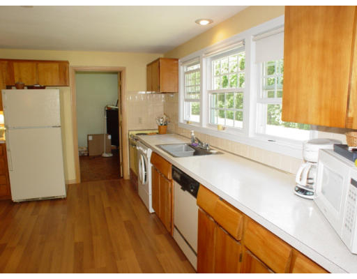 126 Lovejoy Road Andover, MA 01810 - Photo 5 of 10 Gallery Image 5