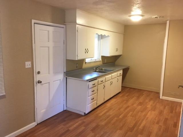374 South Columbia Avenue Reedley, CA 93654 - Photo 3 of 7