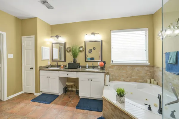 $575,000 | 2103 Blue Water Bay Drive, Katy, TX 77494