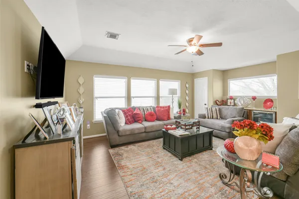 $575,000 | 2103 Blue Water Bay Drive, Katy, TX 77494