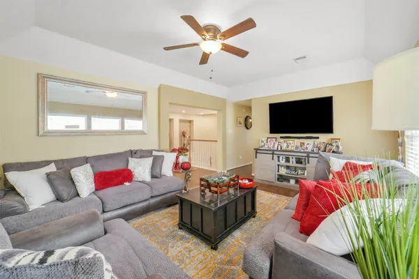 $575,000 | 2103 Blue Water Bay Drive, Katy, TX 77494