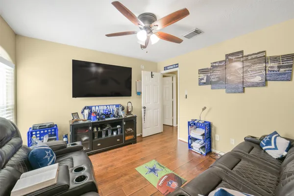 $575,000 | 2103 Blue Water Bay Drive, Katy, TX 77494