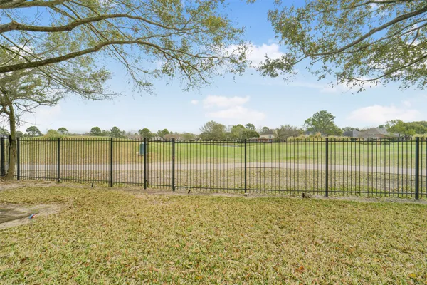 $575,000 | 2103 Blue Water Bay Drive, Katy, TX 77494