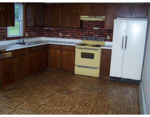 81 Smith Road Charlton, MA 01507 - Photo 2 of 7 Gallery Image 2