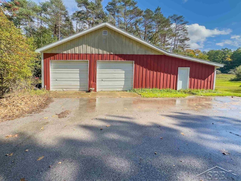 8682 Matthews Road Gladwin, MI 48624 - Photo 4 of 33