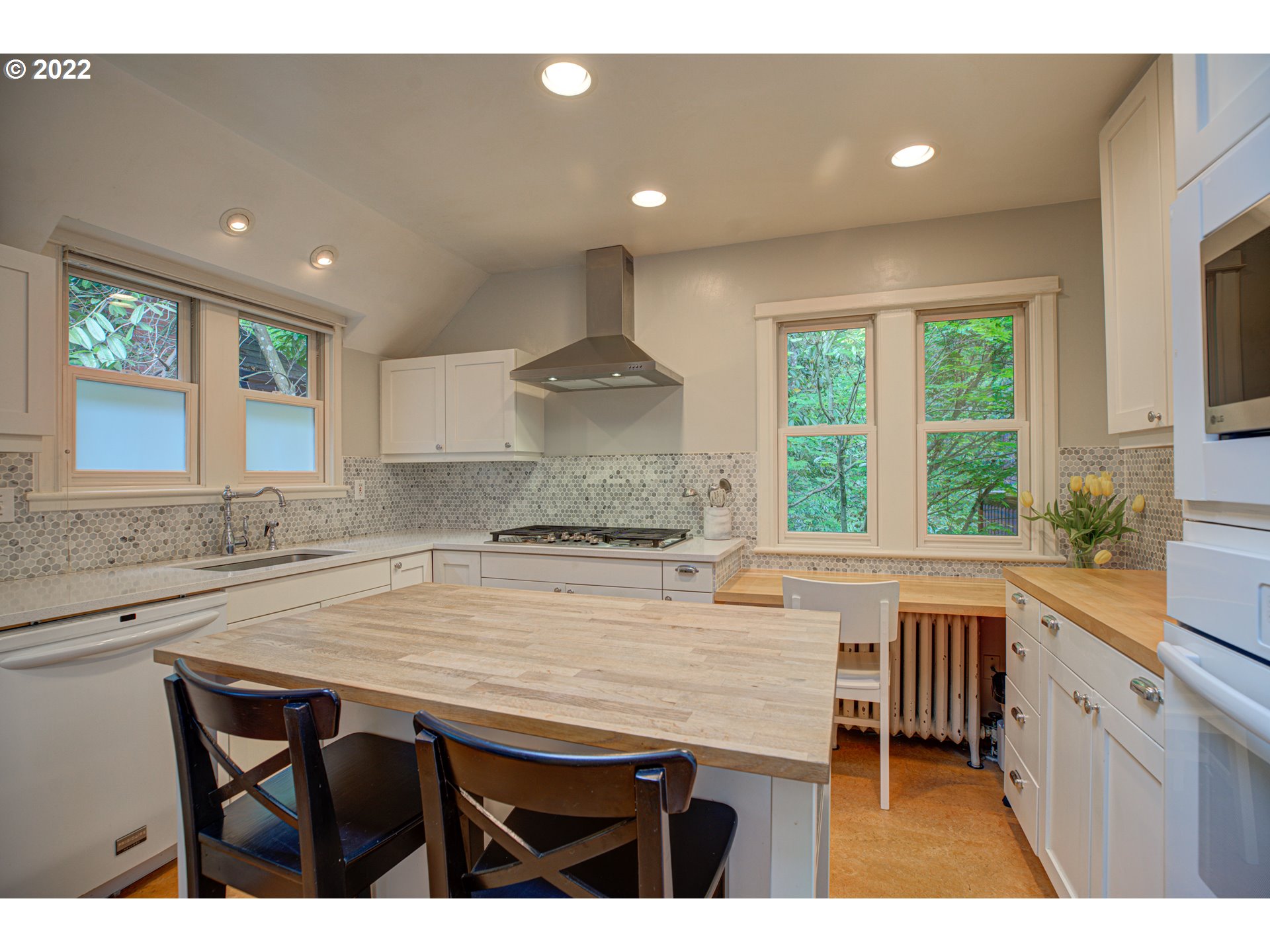 2793 Southwest Old Orchard Road Portland, OR 97201 - Photo 11 of 31 Gallery Image 11