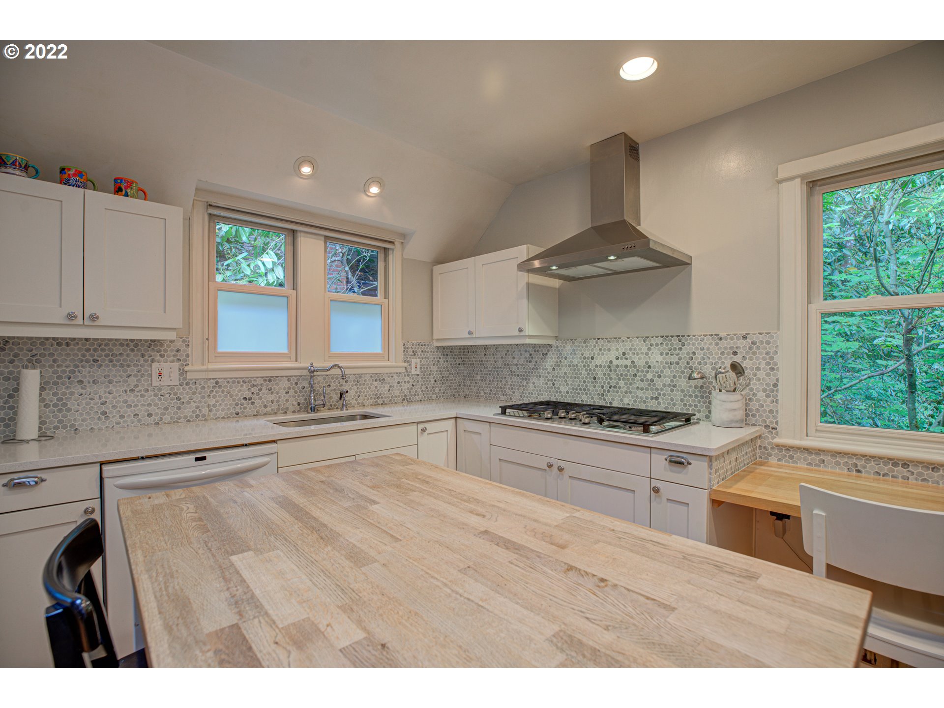 2793 Southwest Old Orchard Road Portland, OR 97201 - Photo 13 of 31 Gallery Image 13