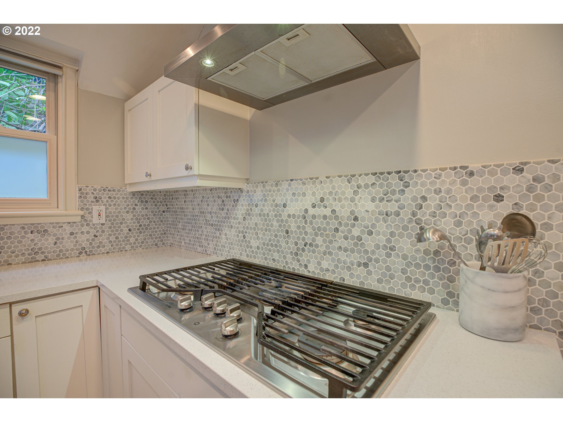 2793 Southwest Old Orchard Road Portland, OR 97201 - Photo 14 of 31 Gallery Image 14