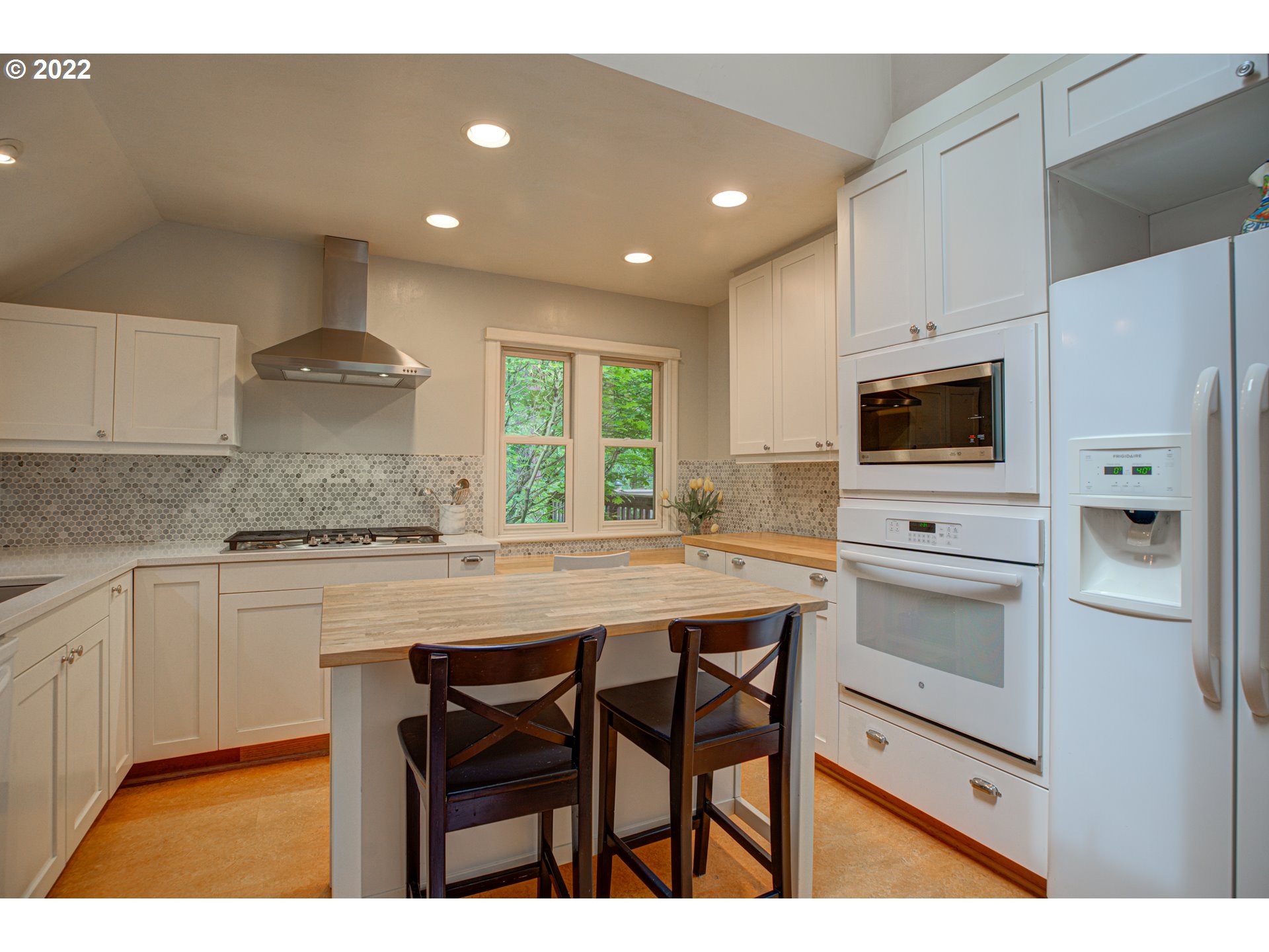 2793 Southwest Old Orchard Road Portland, OR 97201 - Photo 10 of 31 Gallery Image 10