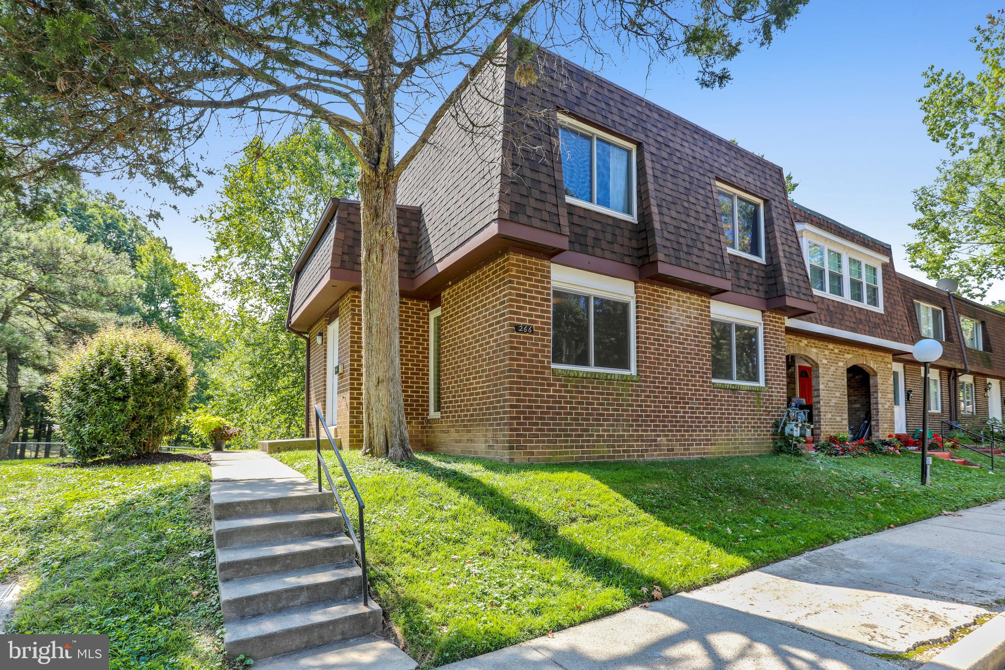 266 West Deer Park Road, Unit 32I Gaithersburg, MD 20877 - Photo 1 of 28 End Unit Condo