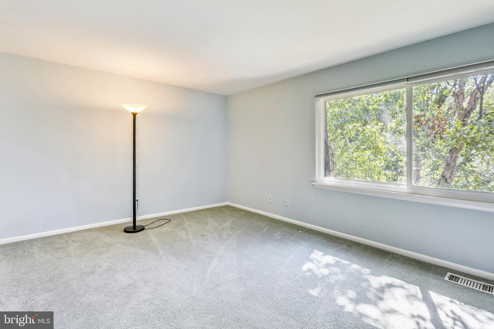 266 West Deer Park Road, Unit 32I Gaithersburg, MD 20877 - Photo 11 of 28 Spacious owner's suite with large window