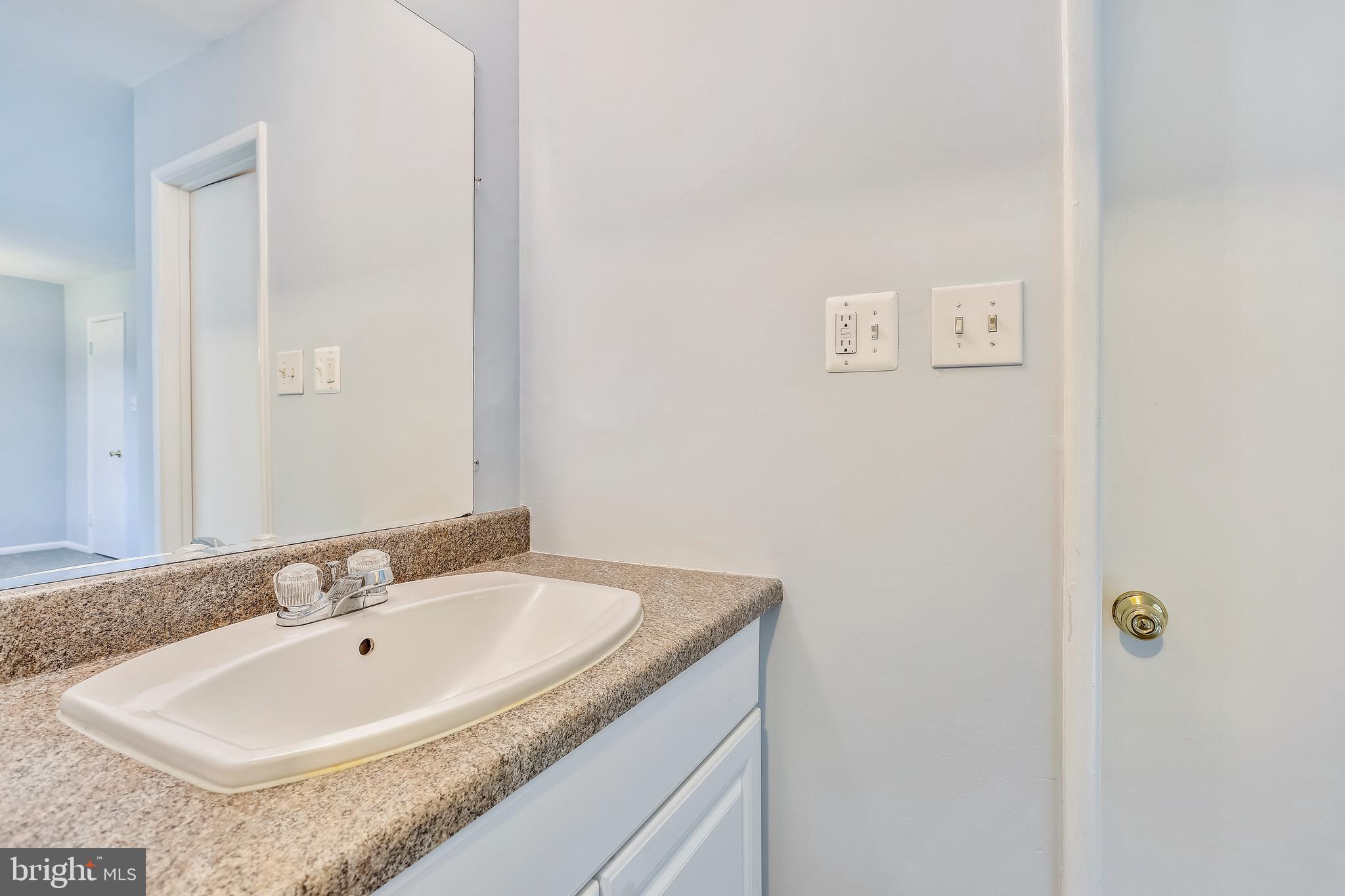 266 West Deer Park Road, Unit 32I Gaithersburg, MD 20877 - Photo 13 of 28 Owner's suite sink