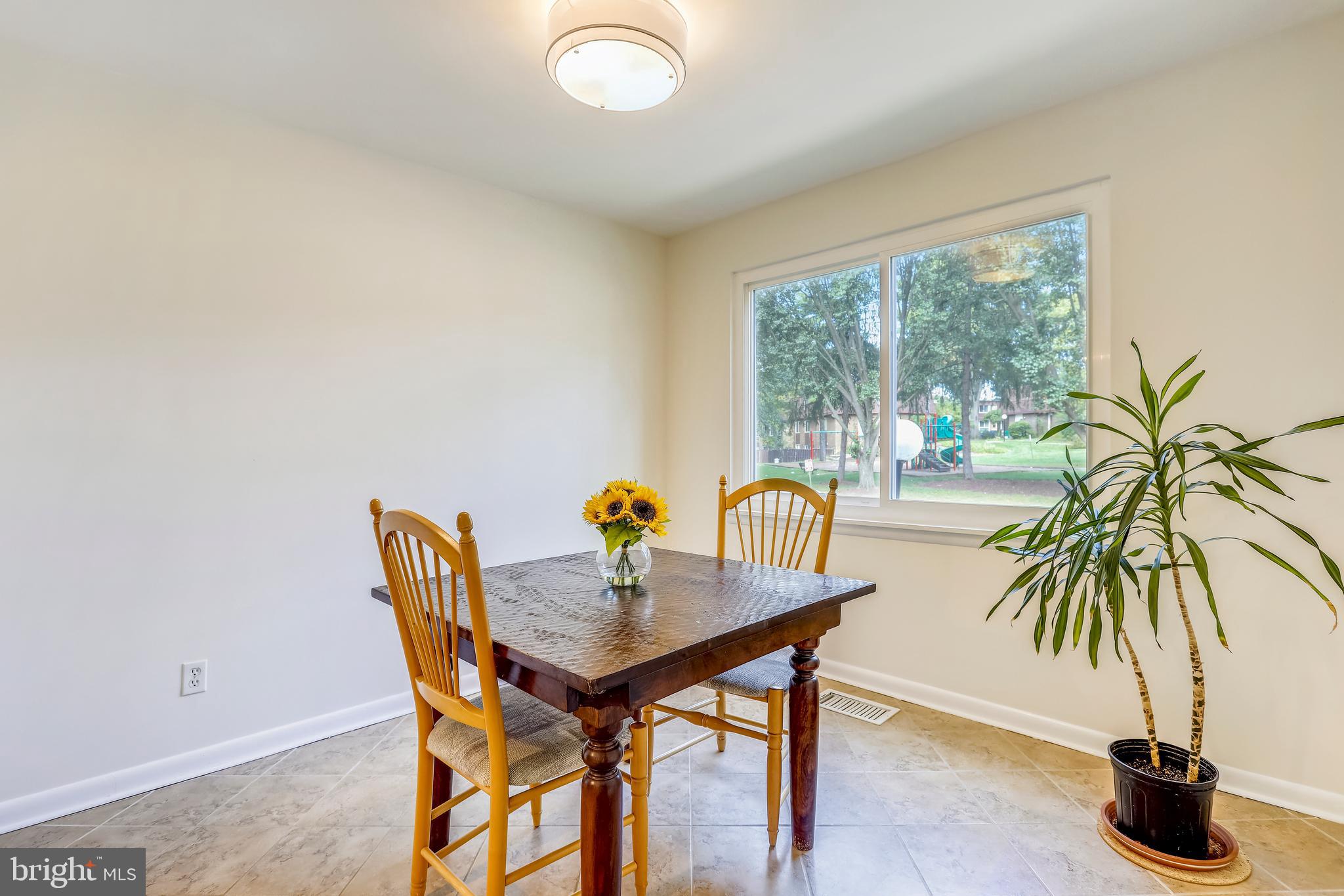 266 West Deer Park Road, Unit 32I Gaithersburg, MD 20877 - Photo 6 of 28 Bright and light filled eating space
