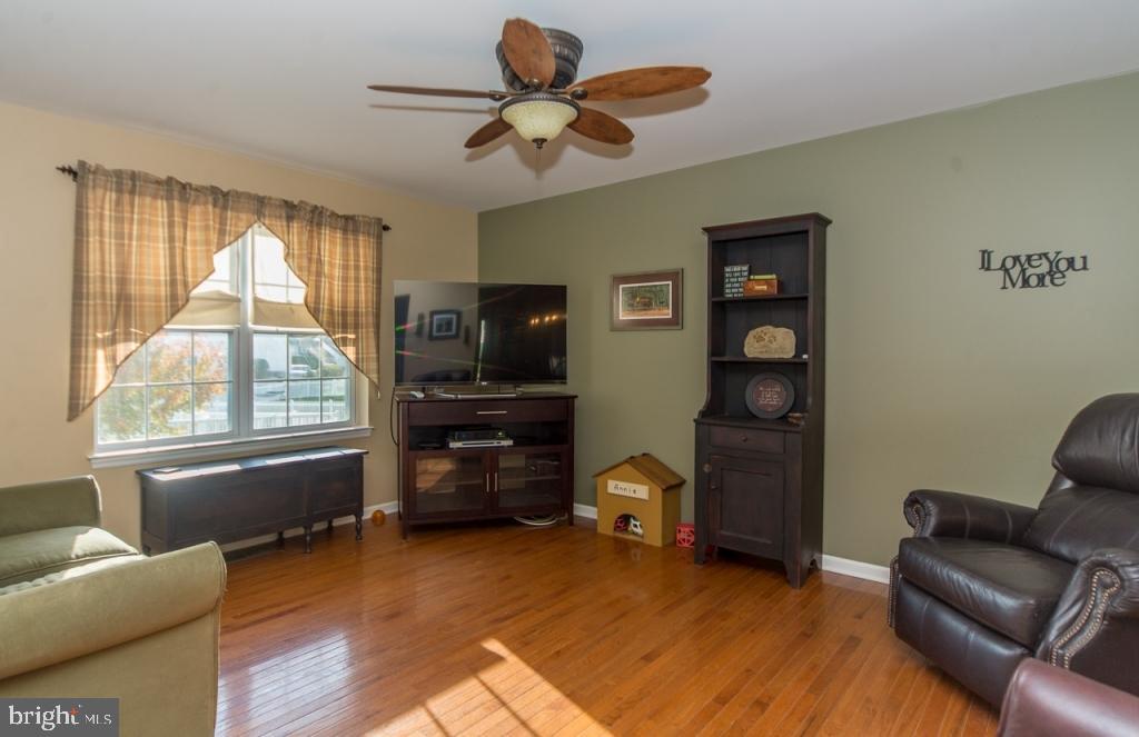327 Cambridge Lane Lititz, PA 17543 - Photo 5 of 29 Gallery Image 5