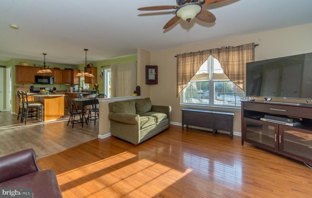 327 Cambridge Lane Lititz, PA 17543 - Photo 7 of 29 Gallery Image 7