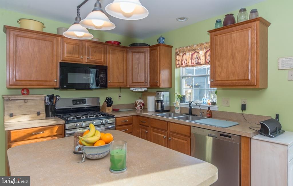 327 Cambridge Lane Lititz, PA 17543 - Photo 9 of 29 Gallery Image 9