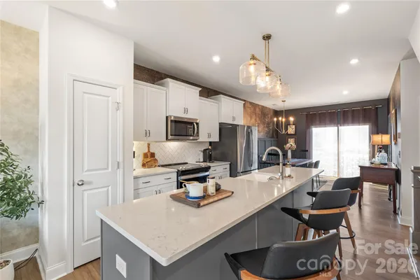 $400,000 | 318 Simeon Drive, Charlotte, NC 28208