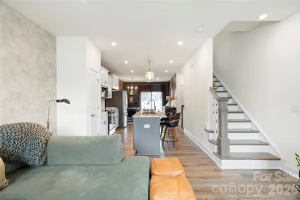 $400,000 | 318 Simeon Drive, Charlotte, NC 28208
