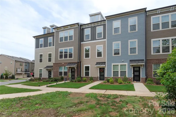 $400,000 | 318 Simeon Drive, Charlotte, NC 28208