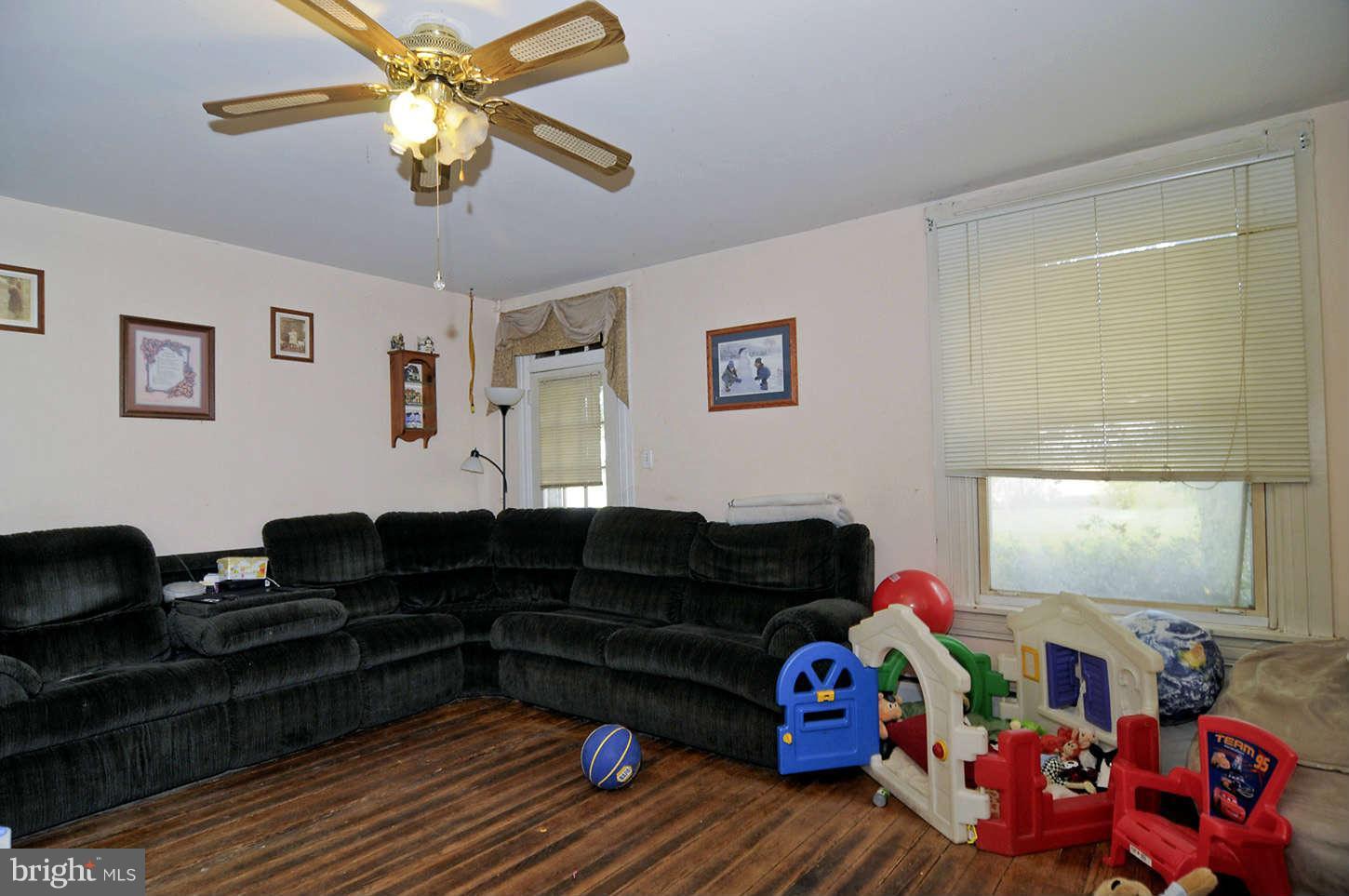 1525 Daisy Road Woodbine, MD 21797 - Photo 12 of 29 Living Room