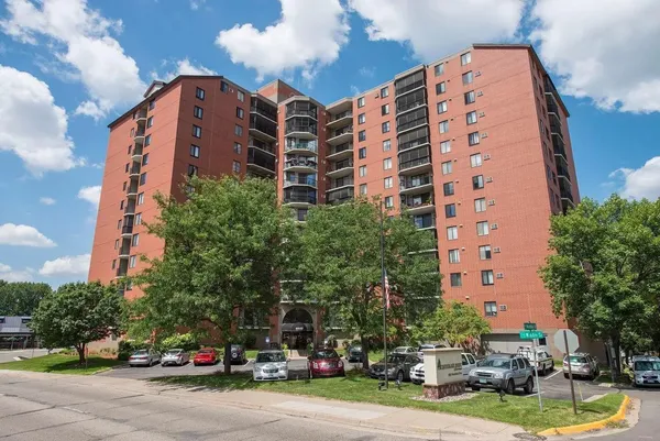 $130,000 | 6500 Woodlake Drive, Unit 313, Richfield, MN 55423