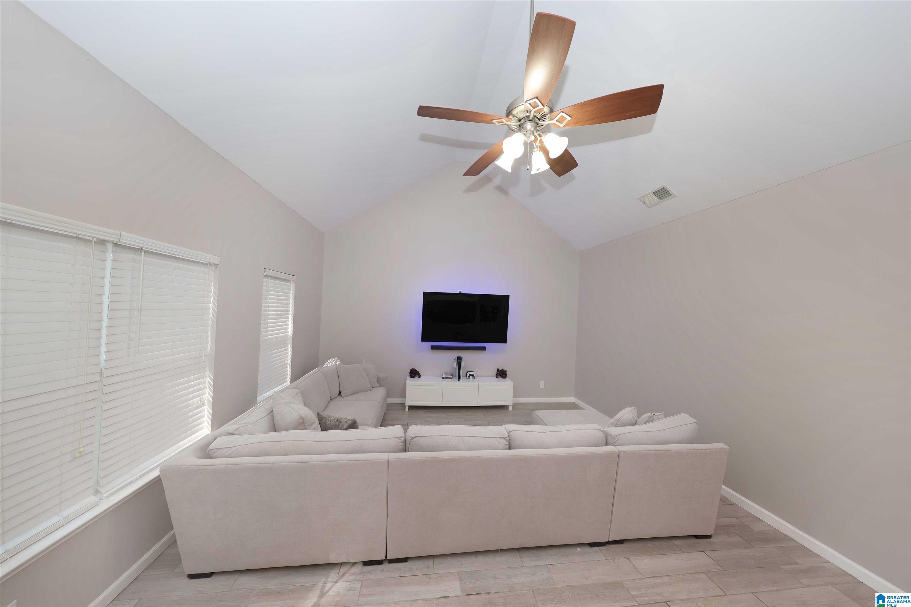 5004 Harrison Street Anniston, AL 36201 - Photo 4 of 32