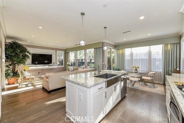 83 Waterleaf Irvine, CA 92620 - Photo 6 of 32