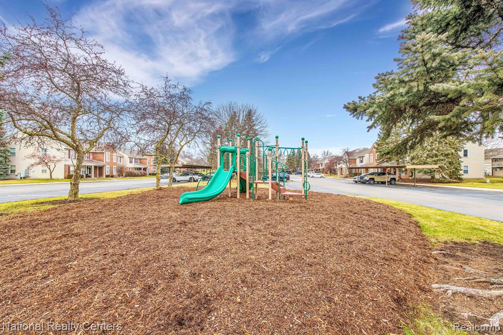 1613 O'Neil Circle Rochester Hills, MI 48307 - Photo 20 of 29