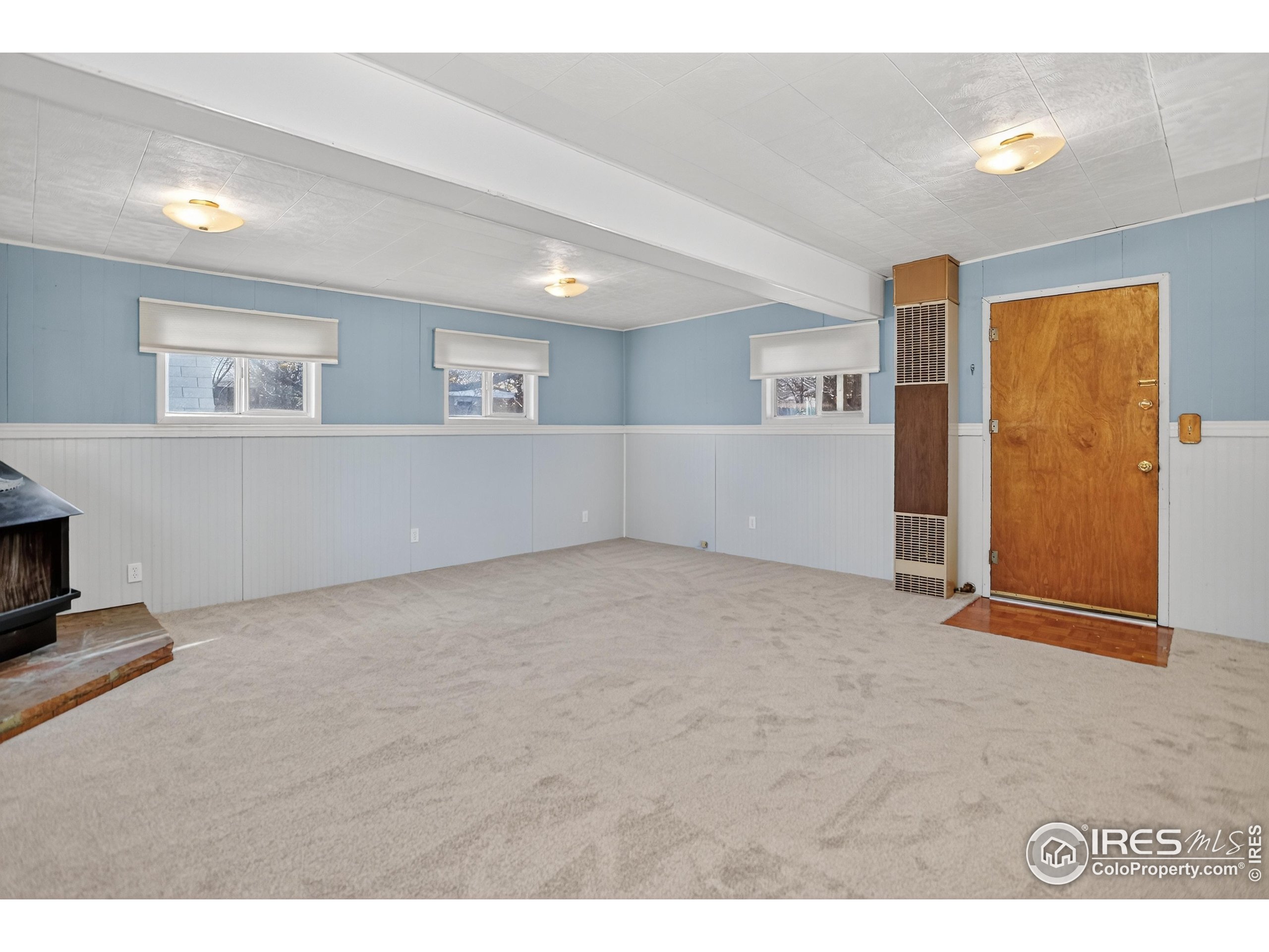 340 29th Street Boulder, CO 80305 - Photo 19 of 39 a view of an empty room with closet and a window