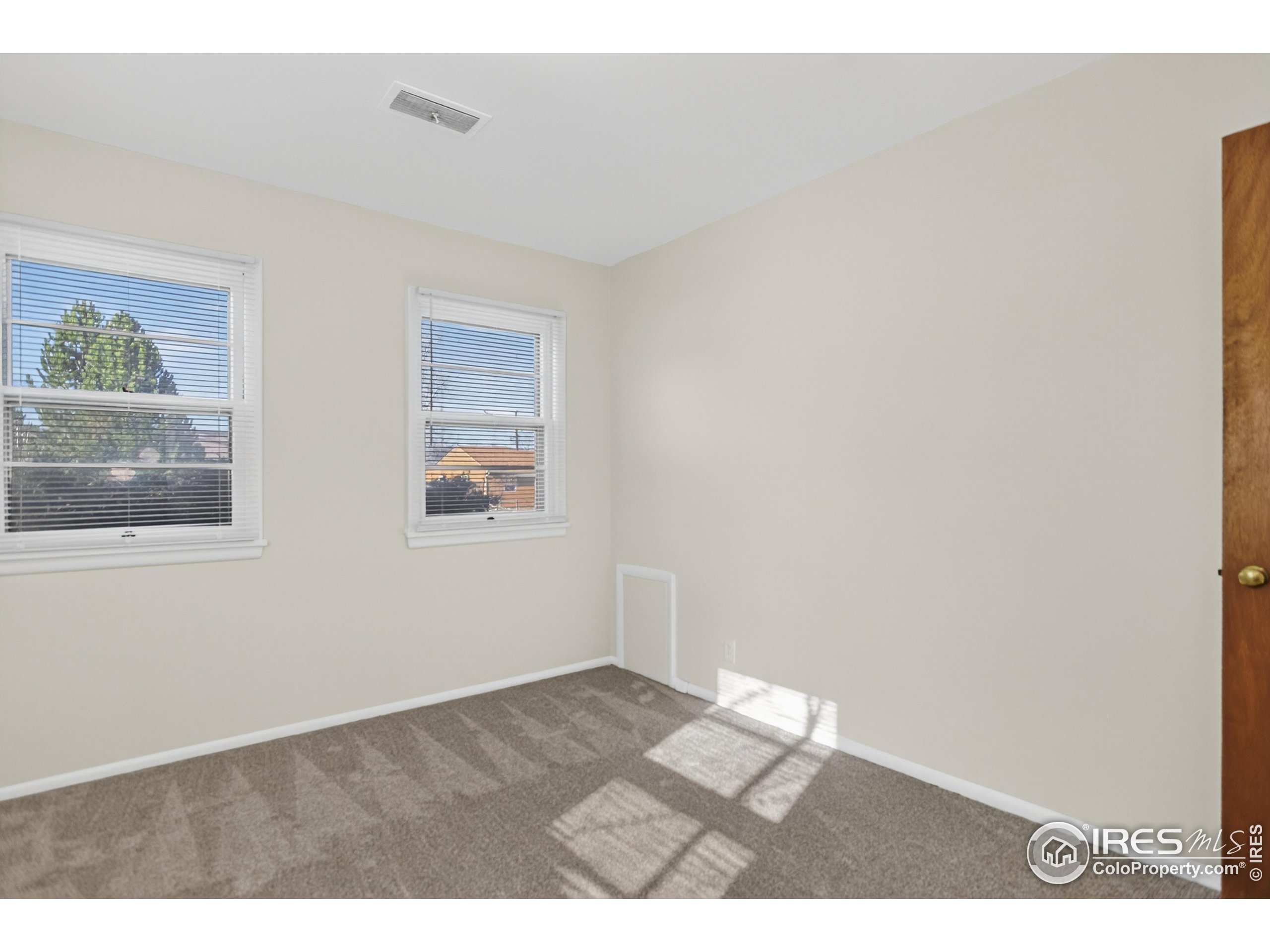 340 29th Street Boulder, CO 80305 - Photo 22 of 39 a view of an empty room