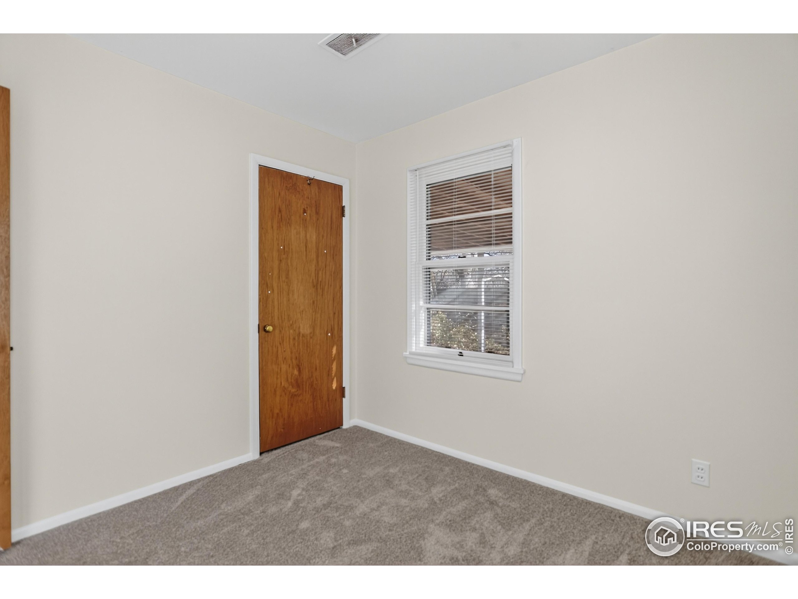 340 29th Street Boulder, CO 80305 - Photo 29 of 39 an empty room with windows