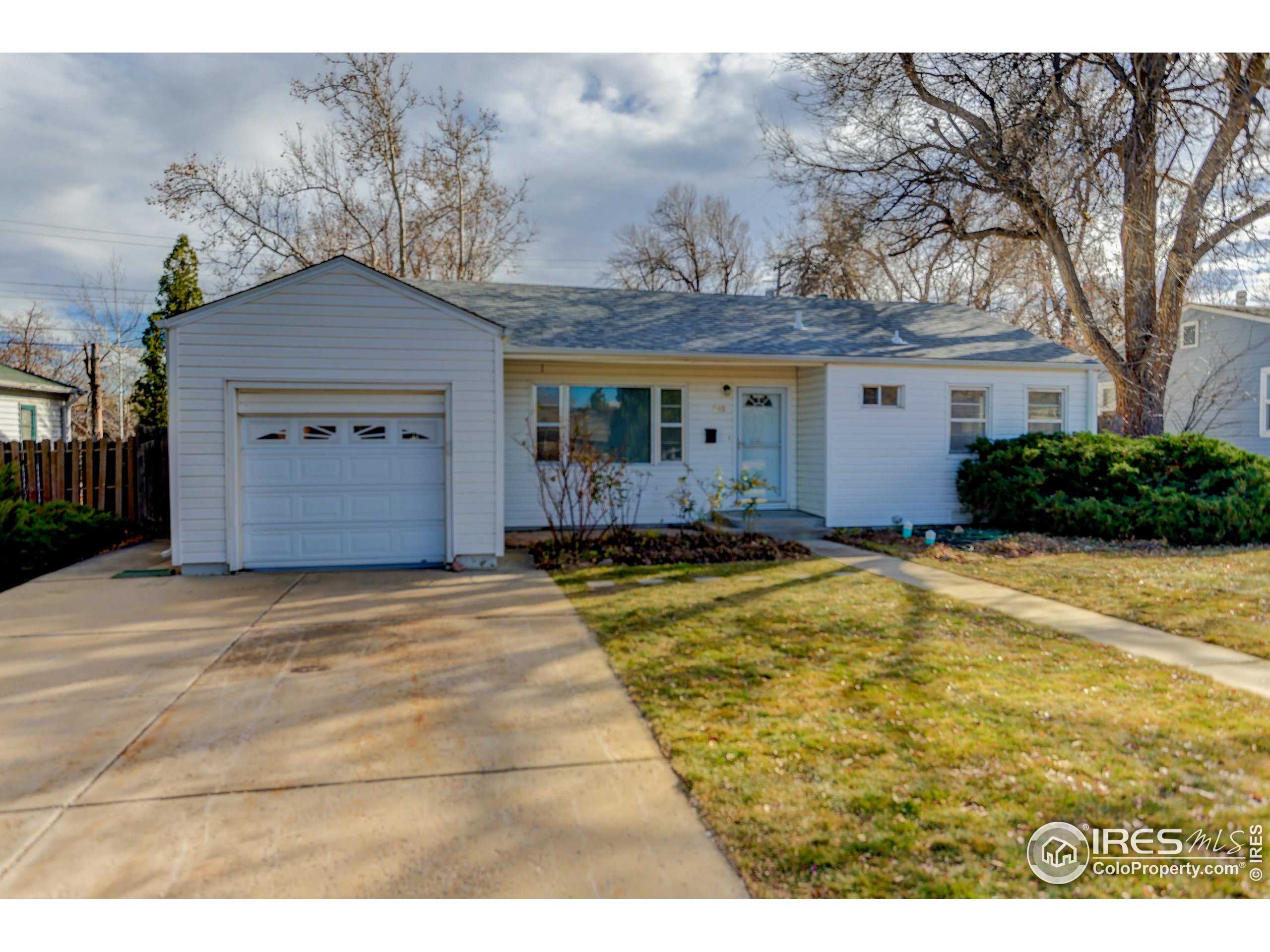 340 29th Street Boulder, CO 80305 - Photo 3 of 39 a view of a house with a yard