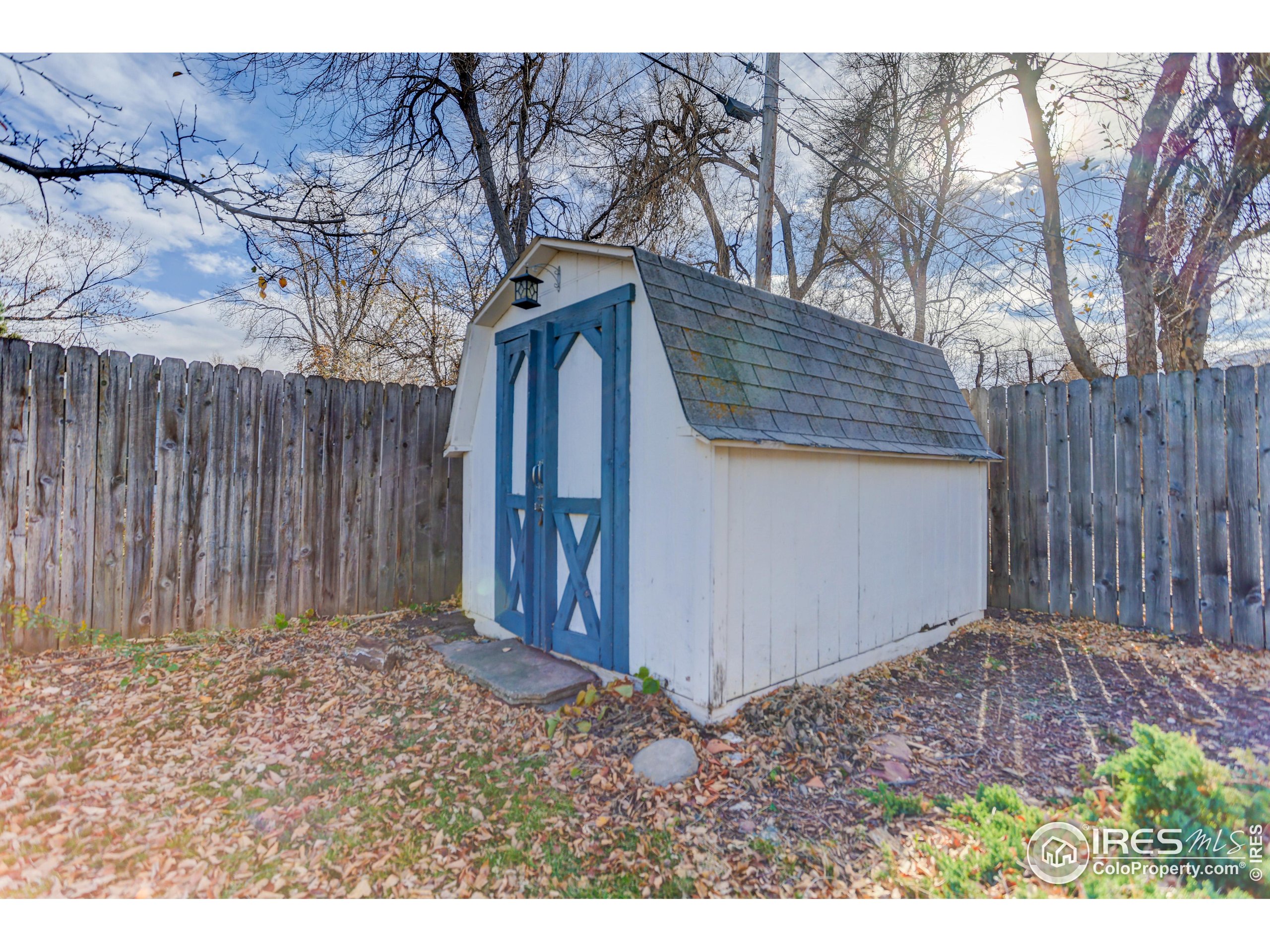 340 29th Street Boulder, CO 80305 - Photo 36 of 39 a backyard of a house