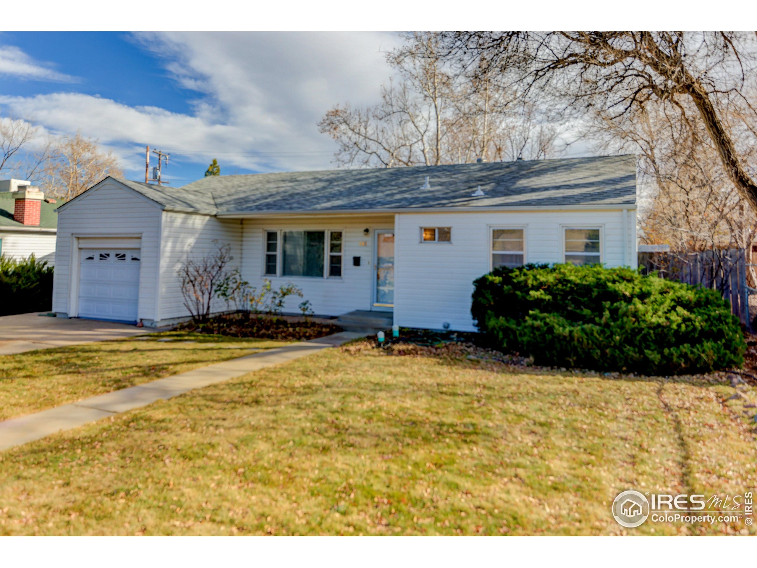 340 29th Street Boulder, CO 80305 - Photo 4 of 39 a front view of a house with yard