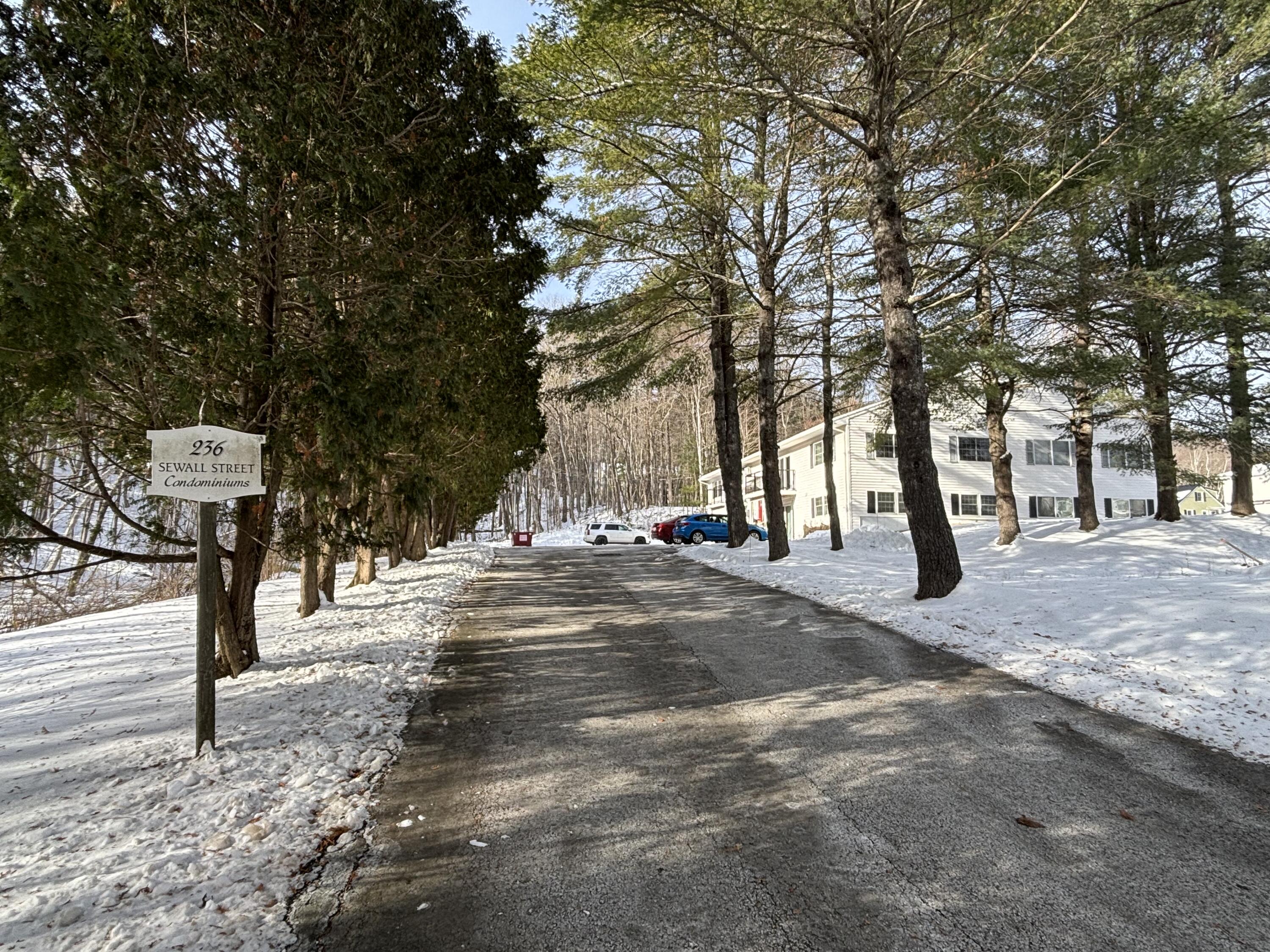 236 Sewall Street, Unit 3 Augusta, ME 04330 - Photo 3 of 31 IMG_8396