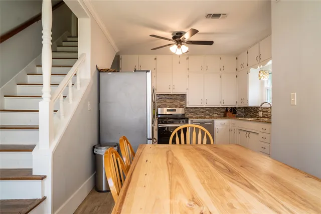 $260,000 | 801 Ave F, El Campo, TX 77437