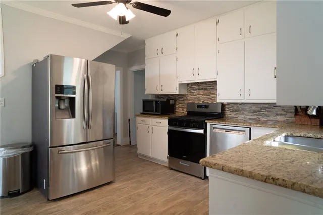 $260,000 | 801 Ave F, El Campo, TX 77437