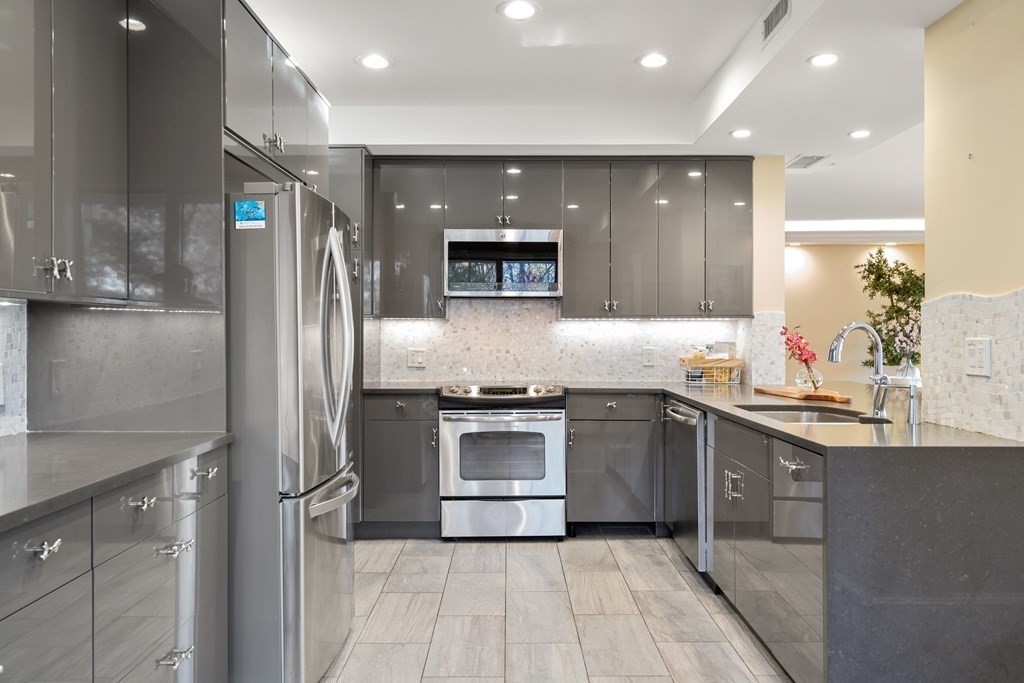 206 Allandale Road, Unit 2C Boston, MA 02467 - Photo 12 of 19