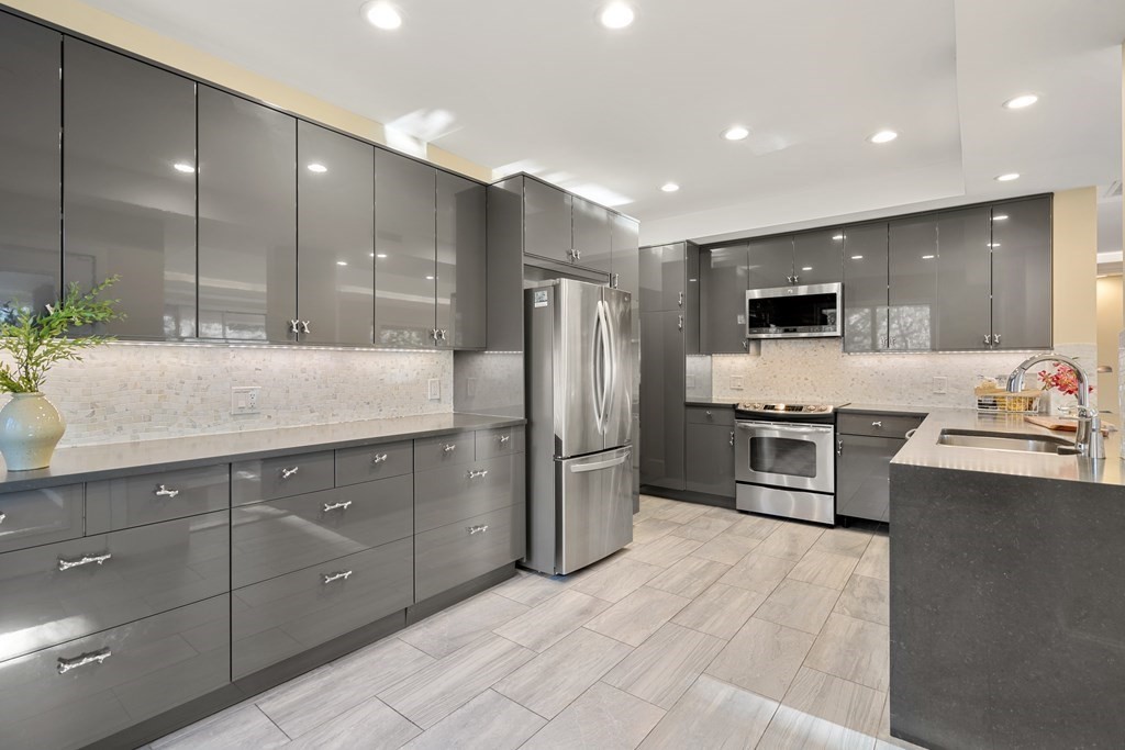 206 Allandale Road, Unit 2C Boston, MA 02467 - Photo 14 of 19