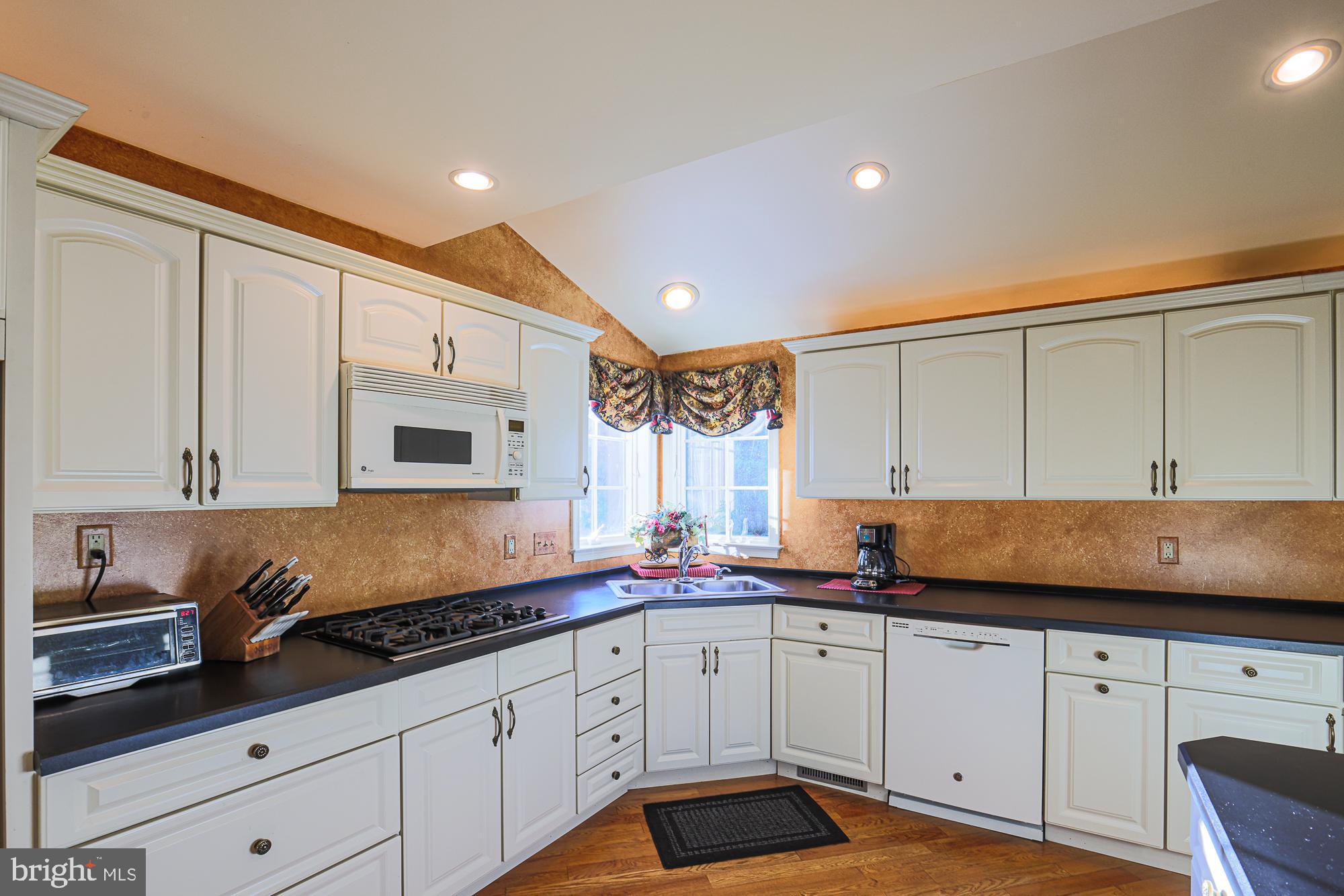 255 Hunters Ridge Road Lutherville-Timonium, MD 21093 - Photo 13 of 44 Kitchen